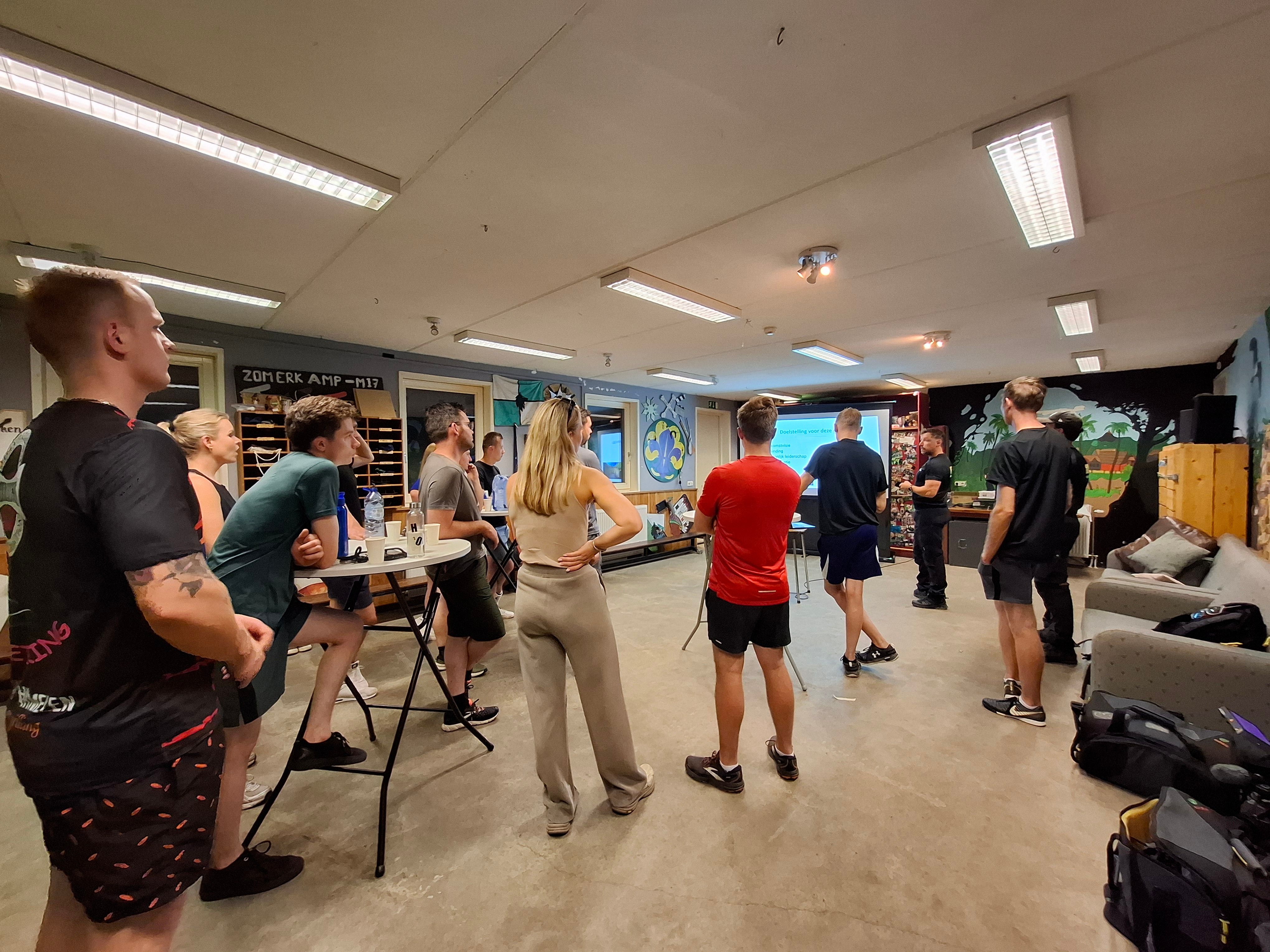 Young Autovakmeester teamtraining